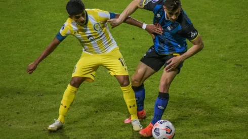 Huachipato deja puntos en el camino y empata como local con uno menos contra Rosario Central en Copa Sudamericana.