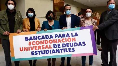 Oposición presenta proyecto de condonación universal de deudas estudiantiles