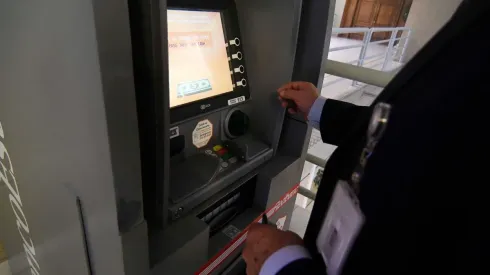 ¿Cómo puedo revisar el estado de mi solicitud del Tercer Retiro?