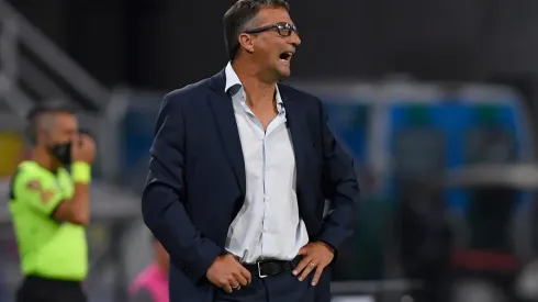 Juan Antonio Pizzi tiene un pie y medio afuera de Racing Club.