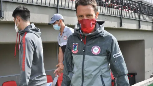 Un hincha se coló en la rueda de prensa del DT de La Calera.