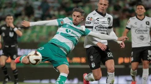 Diego Valdés en el triunfo de Santos Laguna contra Querétaro.