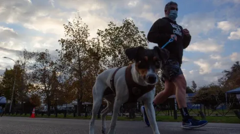 El horario en el fin de semana termina una hora después que de lunes a viernes.