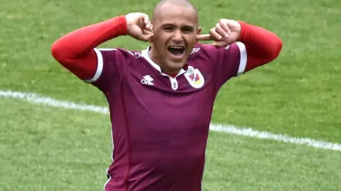 Humberto Suazo, el chupete, el goleador. Ese que tantas alegrías entregó