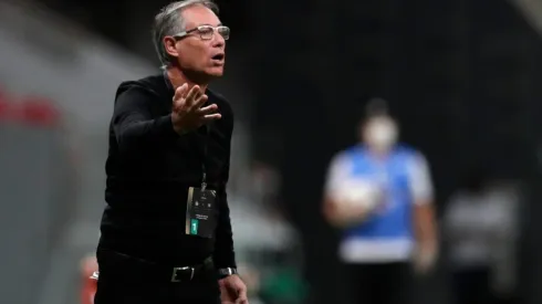 Ariel Holan sólo estuvo dos meses en Santos de Brasil