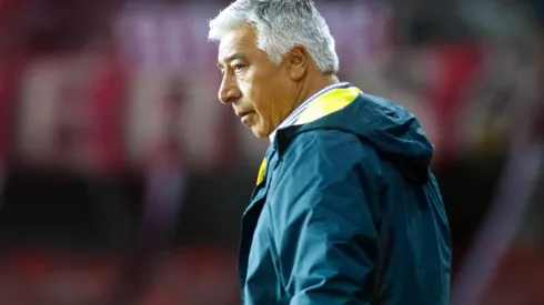 Osvaldo Hurtado asegura que con él en la banca, Bryan Taiva no patea más un penal