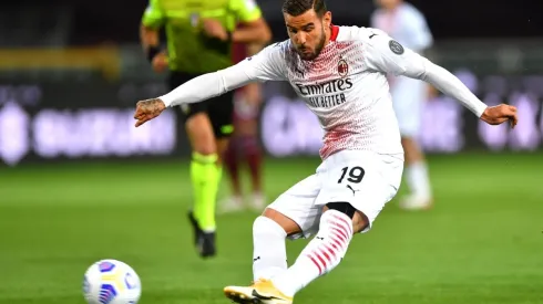 Theo Hernández marcó doblete en la victoria del Milan.