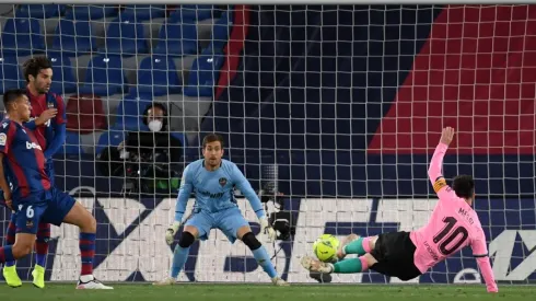 La tijera a nivel del suelo de Messi y un golazo contra Levante en el Barcelona.