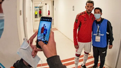 Mauricio Isla fue la atracción del duelo entre Flamengo y Unión La Calera en el estadio Nicolás Chahuán, su primer partido a nivel de clubes en suelo chilenom