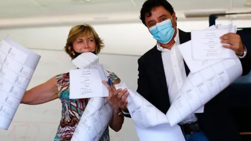 En algunos casos la papeleta necesitará doblarse varias veces.