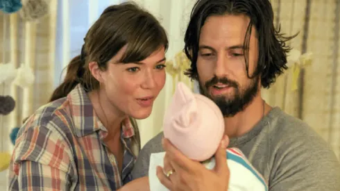 La serie es protagonizada por Mandy Moore y Milo Ventimiglia.