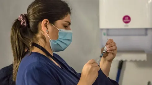 ¿Hay que restringir el consumo de alcohol después de ser vacunado?