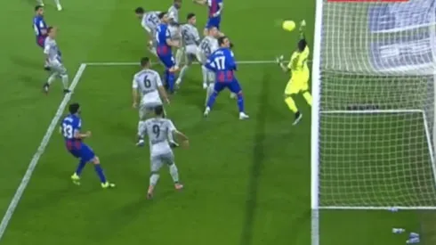 Bravo sacó un balón de la línea ante el Eibar