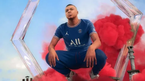 La flor de lis, uno de los símbolos históricos de la ciudad de París y del club, se muestra majestuosamente en la nueva colección.