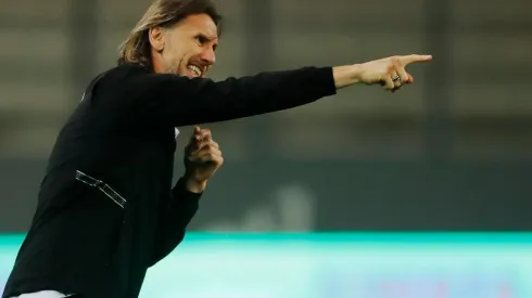 Ricardo Gareca planteó su inconformidad con la vacunación de futbolistas.