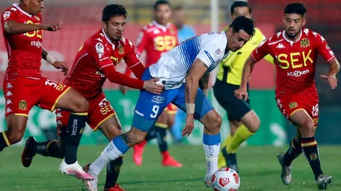 Camarín hispano festejó con todo el triunfo sobre la UC.