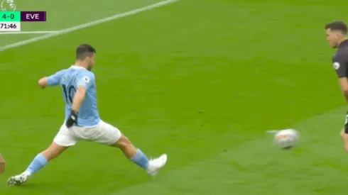 Agüero anotó un doblete ante Everton en su despedida del City