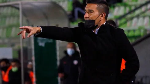 Rivero se estrenó en la banca de Wanderers con un empate sin goles ante O'Higgins.