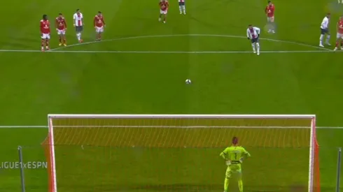 El portero del Brest le regaló uno de sus palos a Neymar.