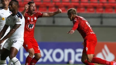 Ambos equipos se enfrentaron en la primera fecha en un entretenido partido que terminó 2-2.