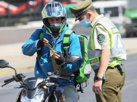 ¿A quién le debo mostrar el Pase de Movilidad?