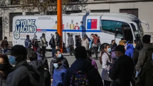 Los vacunatorios móviles han sido una solución, aunque no ha podido evitar la aglomeración.