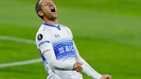 Luciando Aued abre el camino de Universidad Católica para ir a los octavos de final