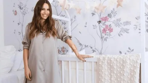 Pampita Ardohain muestra la decoración de la pieza de su hija