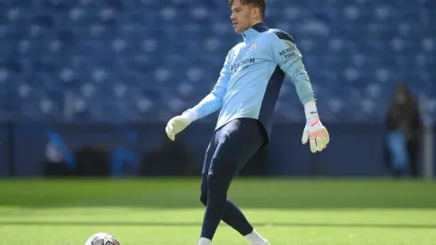 Ederson se luce en la práctica como cobrador de penales en el Manchester City.
