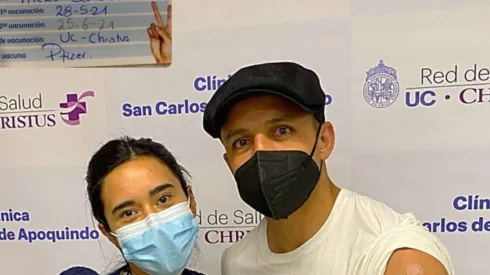 Alexis Sánchez recibió la primera dosis de la vacuna contra el Covid-19.