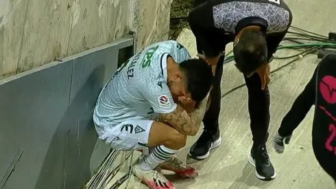 Daniel González protagonizó la escena emotiva después del clásico que perdió Wanderers ante Everton