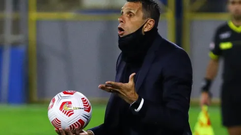Gustavo Poyet en el triunfo de la UC ante Cobresal.