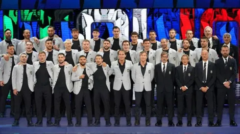 La selección italiana posando en show de TV de la RAI