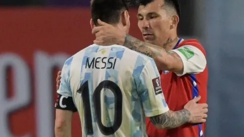 Gary Medel y Lionel Messi dejaron atrás el encontronazo de 2019.