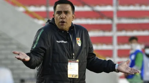 César Farías se enfoca en el partido frente a Chile.