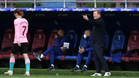 Ronald Koeman permanecerá en Barcelona una temporada más.