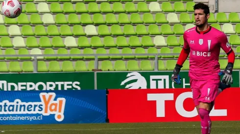 Dituro se lució sacando al menos tres balones de gol del arco de los Cruzados.