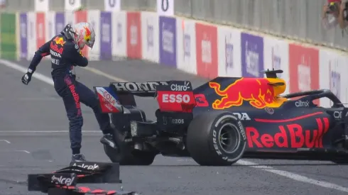 Verstappen no aguantó la rabia y golpeó su auto