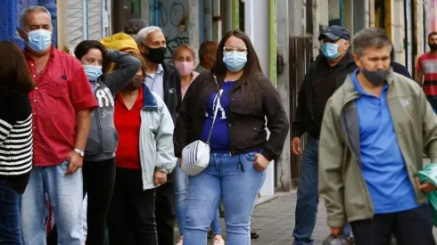 El coronavirus no afloja en Chile, lo que ha obligado a las autoridades a tomar medidas severas en relación al tránsito de las personas.