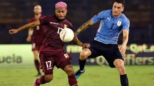 A Martínez le anularon un gol en el primer tiempo por una mano previa