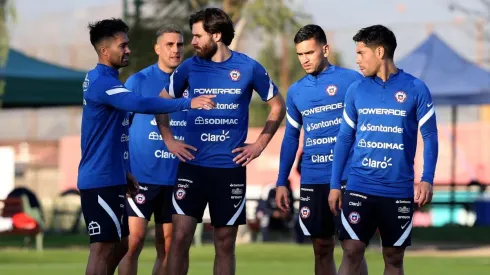 Jiménez habla con Brereton en la práctica de Chile