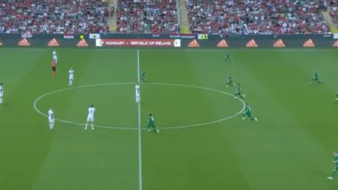 Irlanda se arrodilla, mientras los húngaros se mantienen en pie