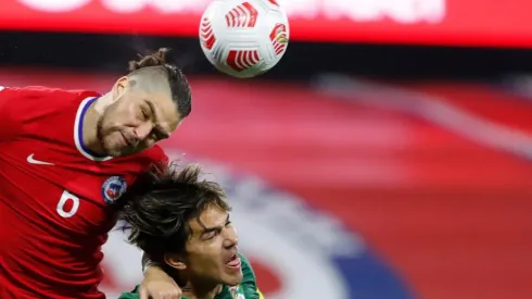 Francisco Sierralta no estará ni en el banquillo ante Argentina.