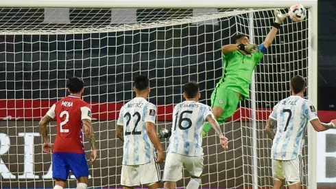 Claudio Bravo iguala al Sapito: seis Copas América en los guantes.