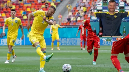 Andriy Yarmolenko se mofó del gesto de Cristiano Ronaldo.