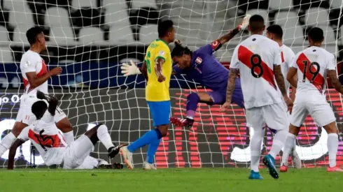 Alex Sandro abrió la cuenta para Brasil frente a Perú en Copa América.
