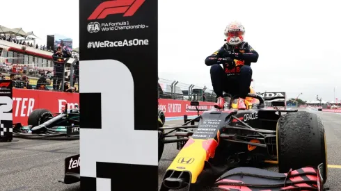 Red Bull derrotó a Mercedes con una gran estrategia.