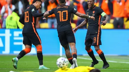 Países Bajos llega a octavos con goleada ante Macedonia.