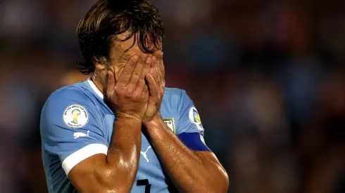 Diego Lugano preocupadísimo de la falta de gol de Uruguay