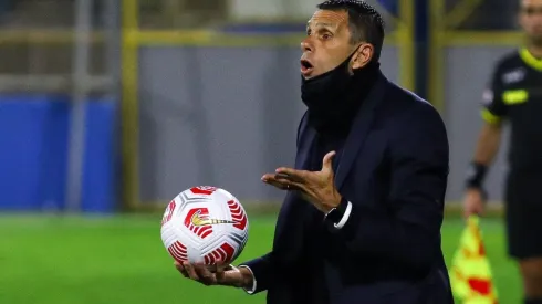 Gustavo Poyet comentó que visualiza la selección uruguaya como próximo desafío